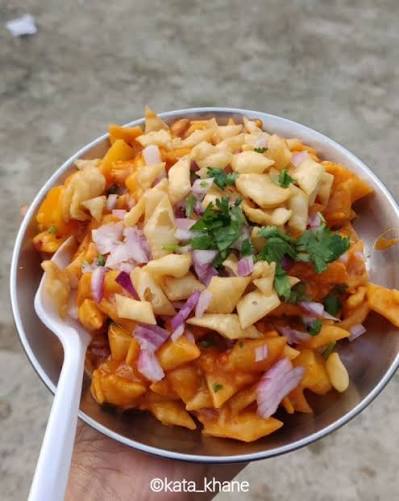 Nimki chat with chutney and sev